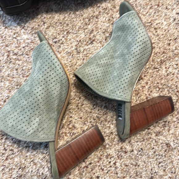 WHBM-Military Green Suede Perforated Mules-PRESTINE CONDITION! - Picture 5 of 5